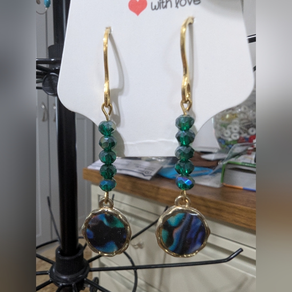 Elegant Gold and Green Earrings with Sophisticated Design